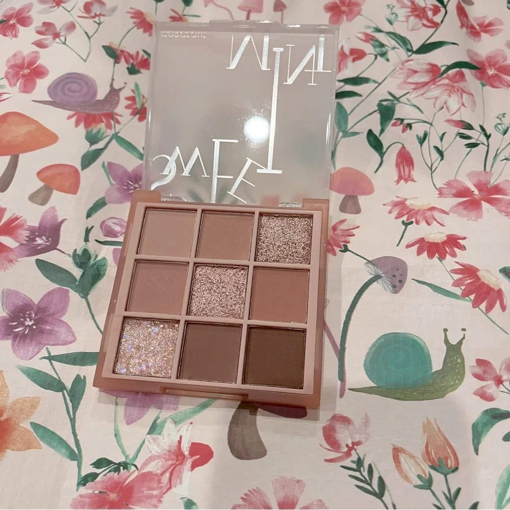 9 Color Neutral Pinky Toned Eyeshadow Palette